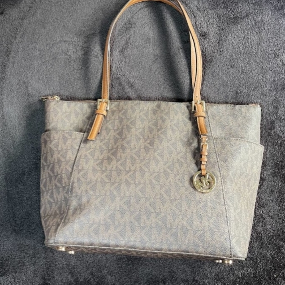 Michael Kors purse/ tote/ shoulder bag